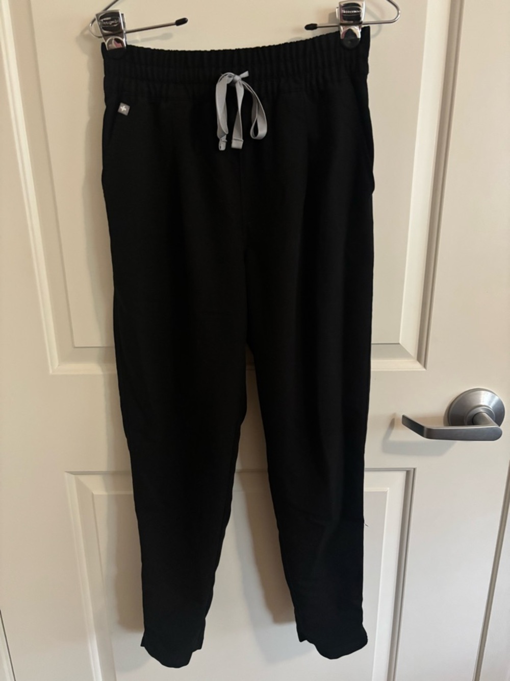 Women’s FIGS Scrub Pants in Black, Jogger Style #1000560